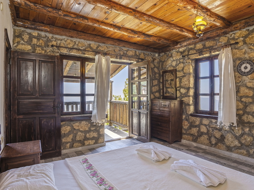  gece  -  Kasım
  | Kalkan Üzümlü’de Deniz Manzaralı Korunaklı Aile Villası Tatili